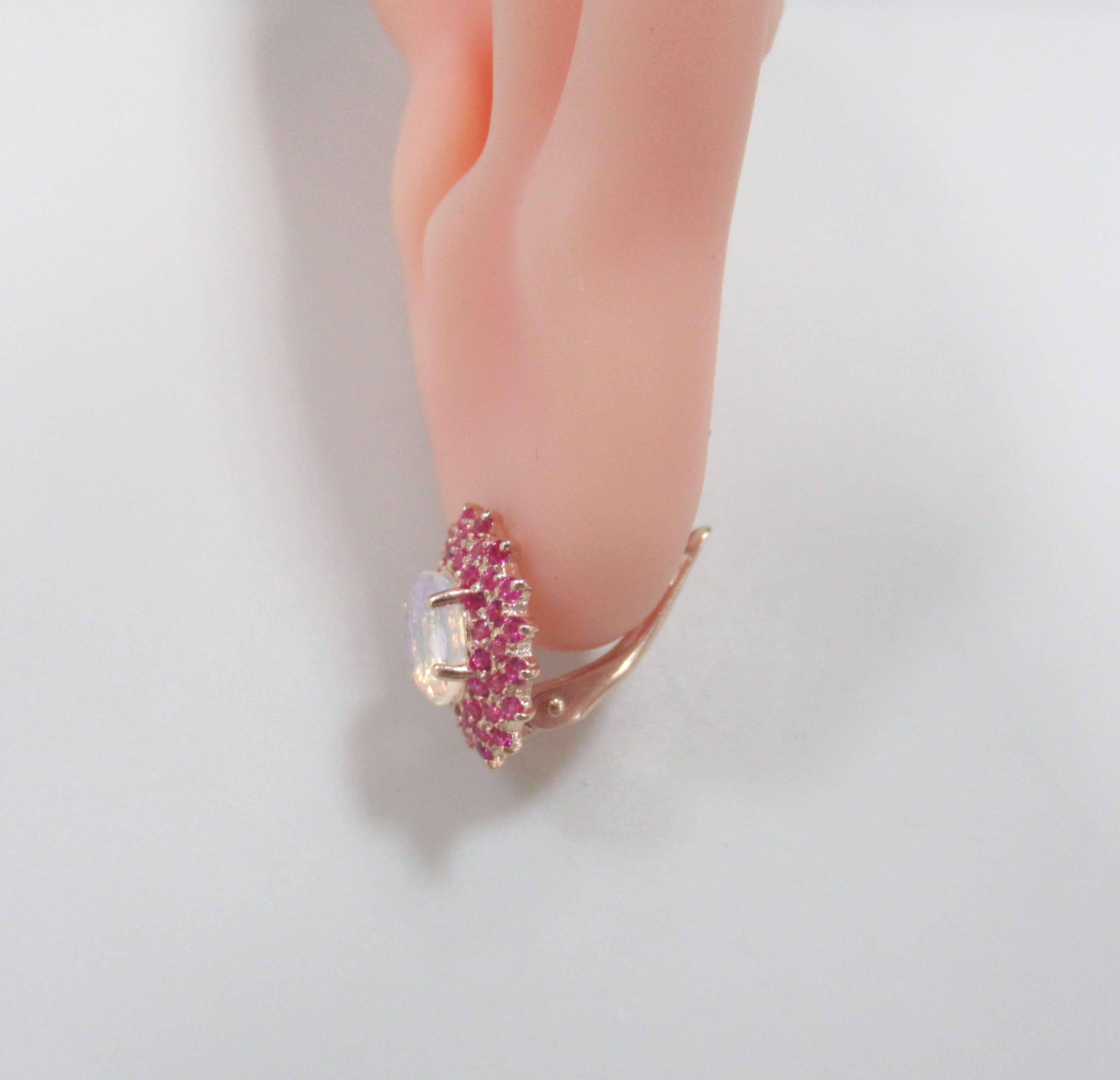 Серебряные серьги с опалами